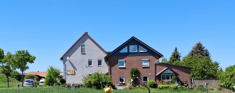 Thumbnail-Idyllisches Mehrfamilienhaus mit großem Garten, Ausbaupotenzial & vielseitiger Nutzungsmöglichkeit