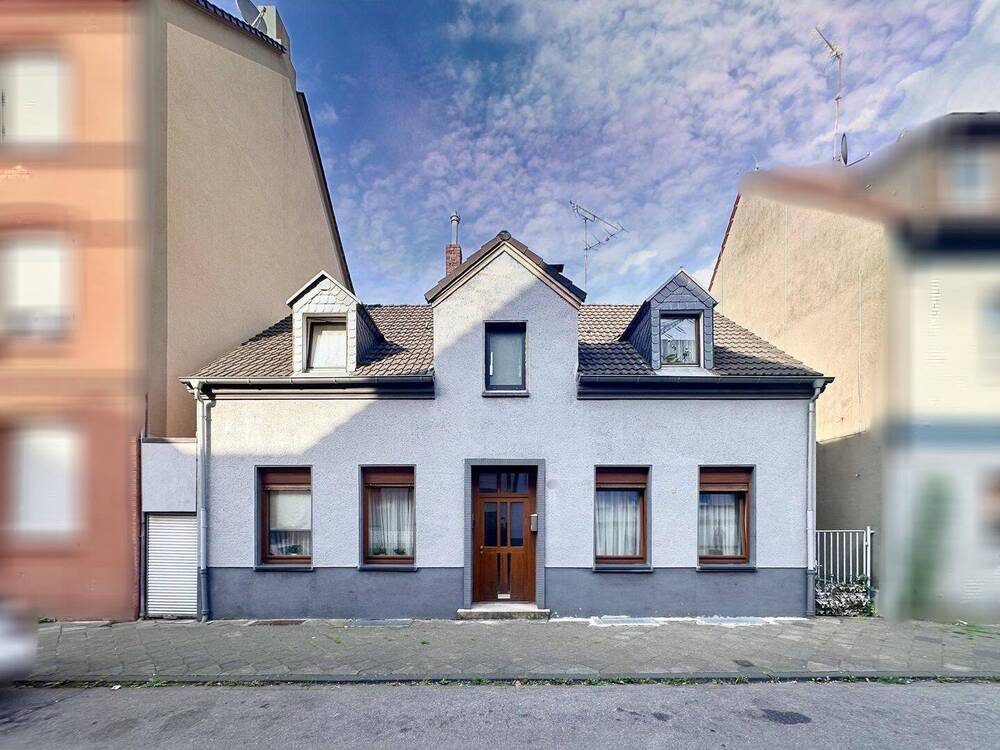 Thumbnail-Großzügiges Einfamilienhaus mit 8 Zimmern, Garten und historischem Charme