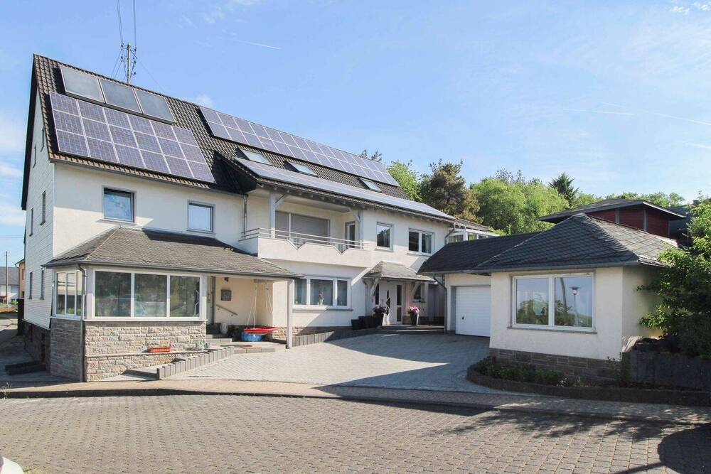 Thumbnail-Vielseitiges Zweifamilienhaus mit großem Potenzial in Rödelhausen