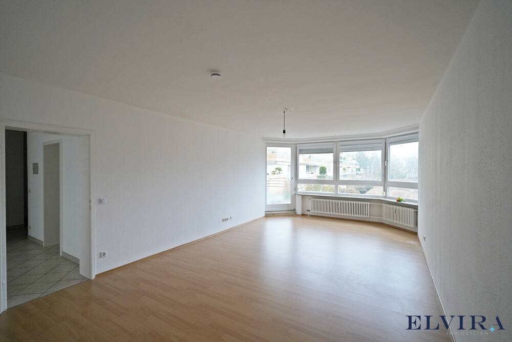 Thumbnail-ELVIRA - Neuperlach, großzügige und ideal geschnittene 5-Zimmer-Wohnung mit Balkon und zwei TG-Stellplätzen