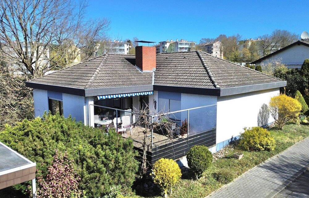 Thumbnail-KL-Nord - Großzügiges, freistehendes Einfamilienhaus im Bungalowstil mit Garage und Carport