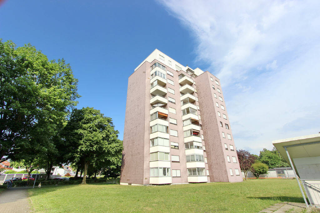 Thumbnail-Große 3 Zimmer Wohnung - ruhige Lage mit Balkon und Bergsicht