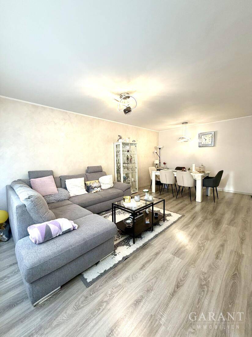 Thumbnail-3 Zimmer-Wohnung mit Balkon, Pkw-Außenstellplatz und Keller