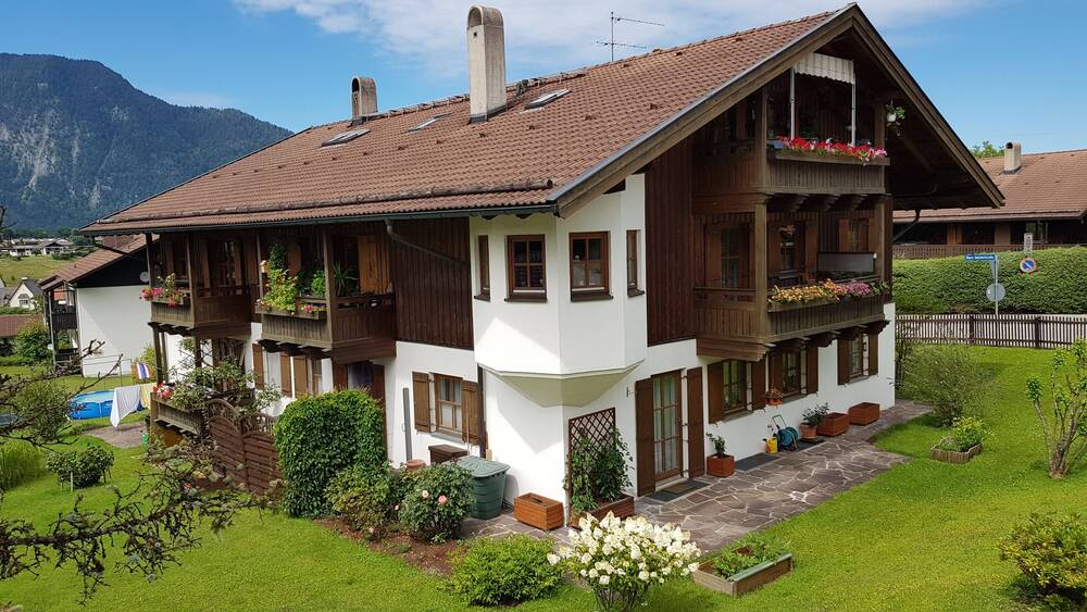 Thumbnail-Vermietete Dachgeschosswohnung mit 2 Zimmern und herrlichem Ausblick