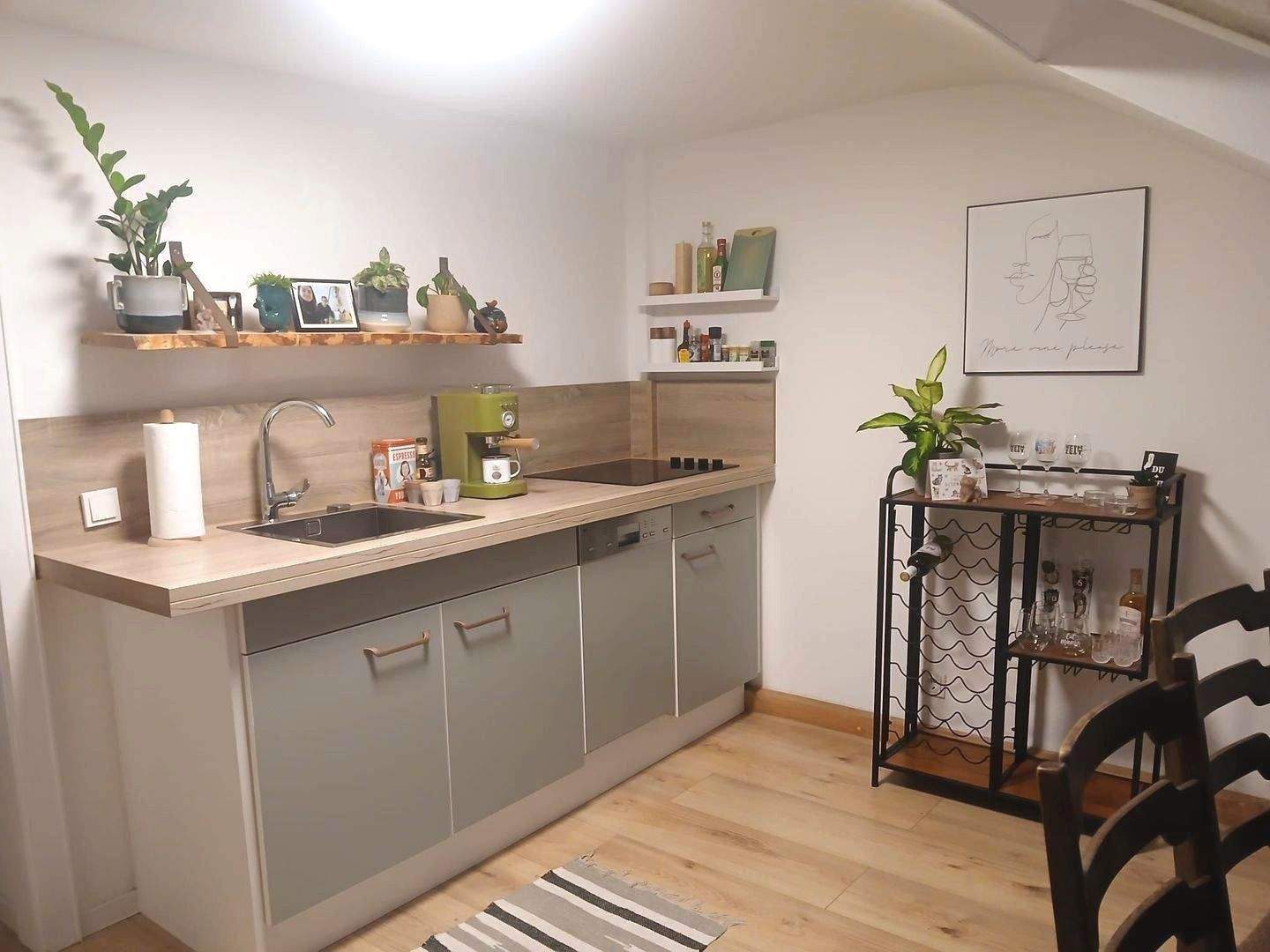 Thumbnail-Gemütliche 2,5-Zimmer-Wohnung im Dachgeschoss – Kaiserstraße, 66133 Saarbrücken