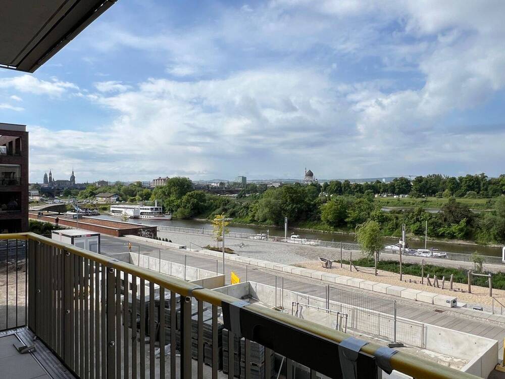Loggia mit exklusivem Blick zur Elbe