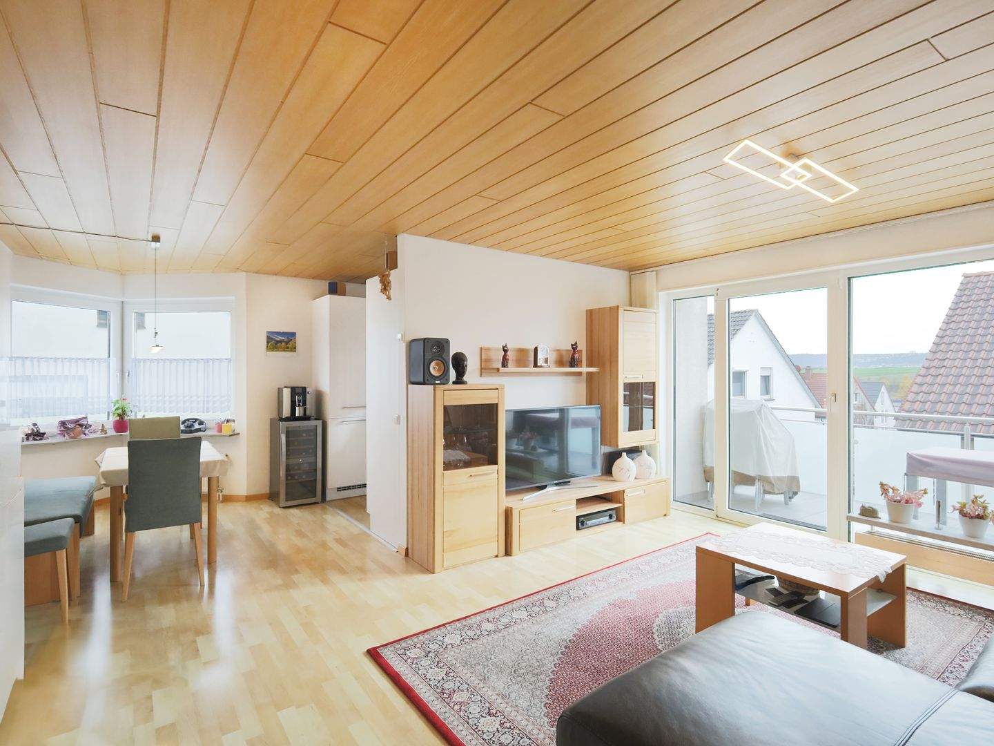 Thumbnail-Sonnige Etagenwohnung in kleiner Wohneinheit: Komfortable 3 Zimmer mit Südbalkon