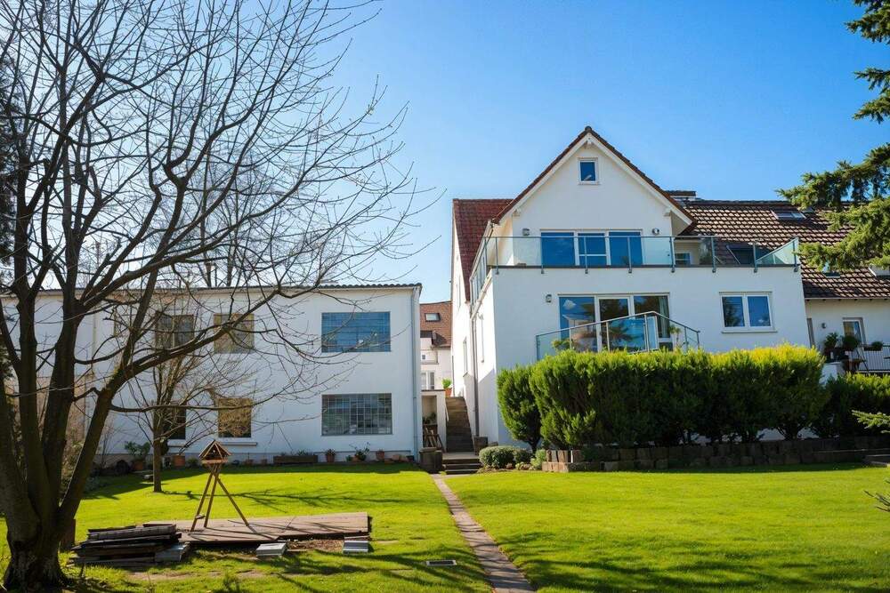 Thumbnail-Provisionsfrei für Käufer: Zweifamilienhaus mit Blick über Mainz. Inkl. Doppelgarage & großen Garten