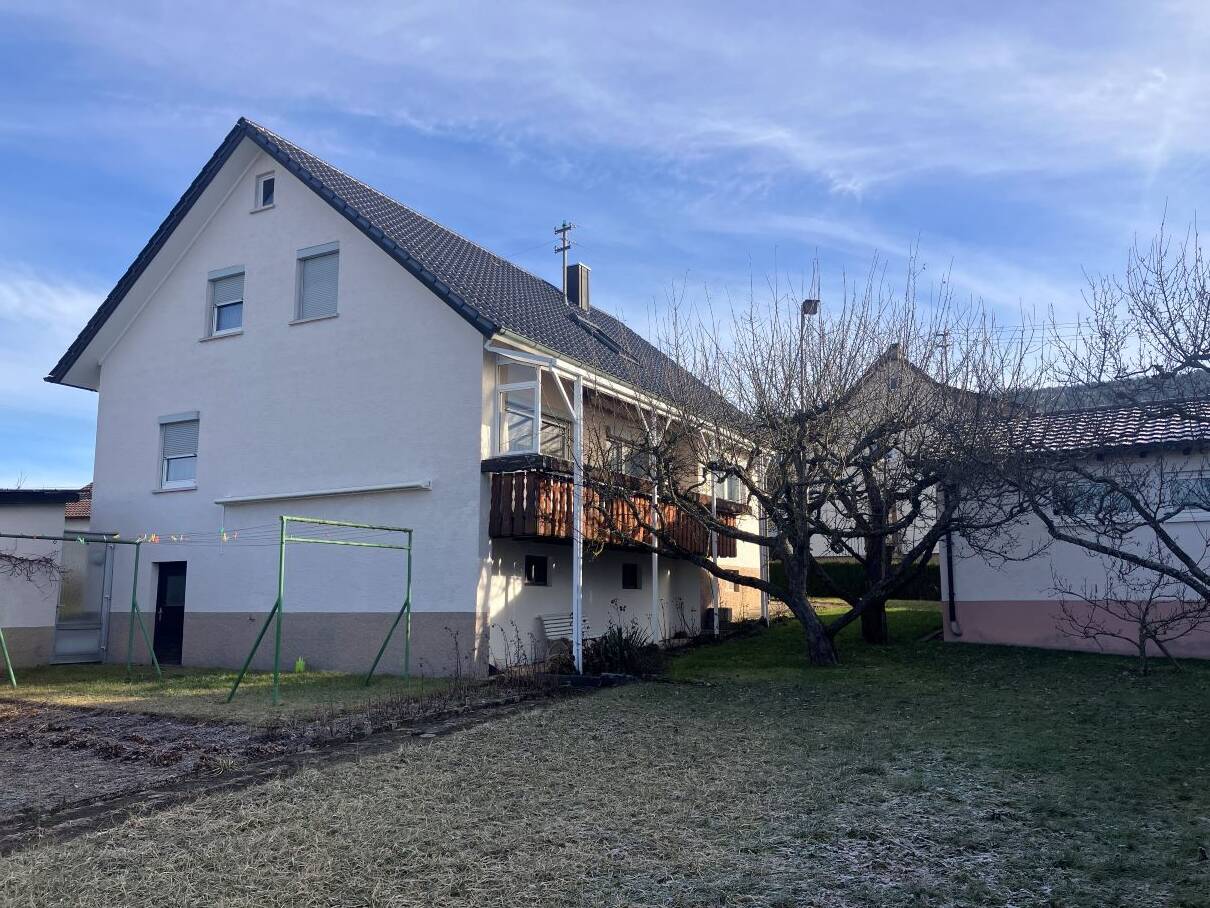 Thumbnail-Viel Platz in ruhiger Lage - EFH mit 8 Zimmer, Garten und Garagen