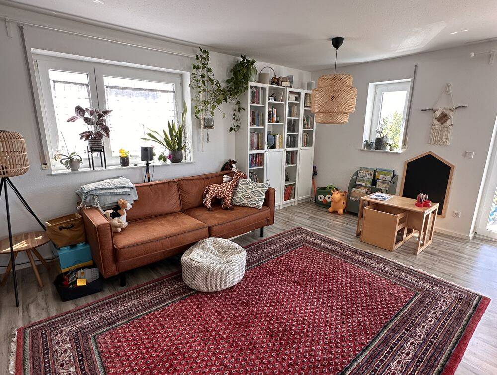 Thumbnail-Großzügige 3,5-Zimmer-Erdgeschoss-Wohnung am Fuße der Weinberge