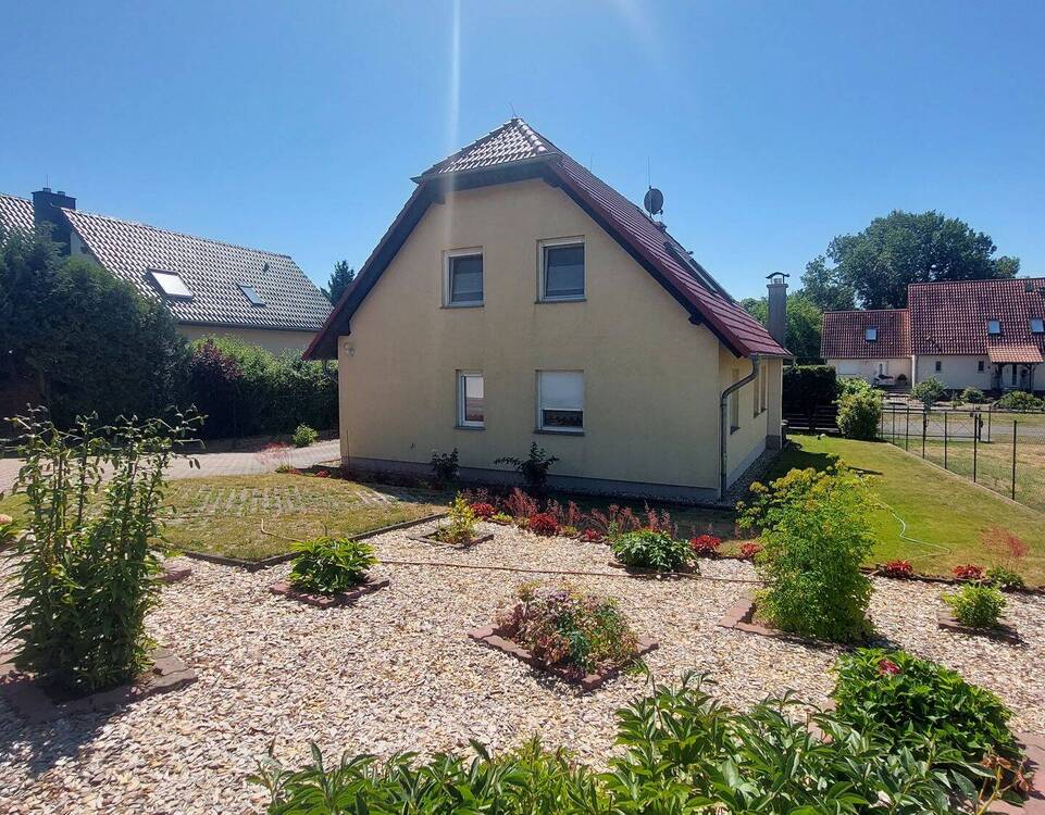 Thumbnail-Großzügiges Einfamilienhaus mit Doppelgarage und großem Grundstück zu verkaufen!