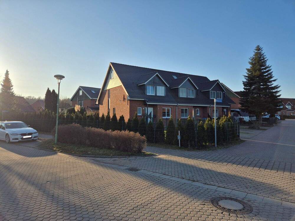 Thumbnail-Modernisiertes Reihenendhaus mit durchdachter Raumaufteilung auf drei Ebenen