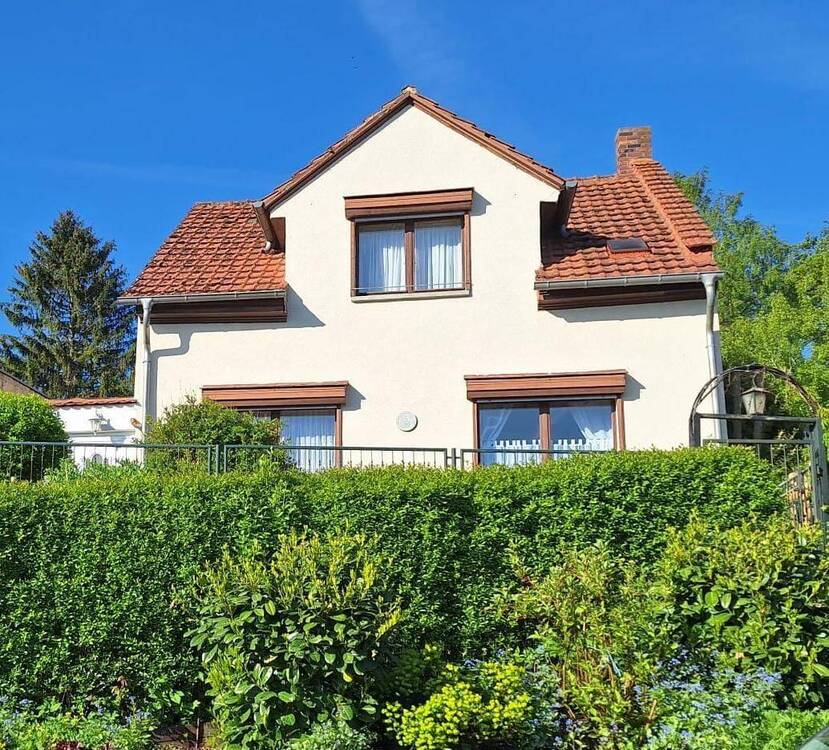 Straßenansicht - Einfamilienhaus