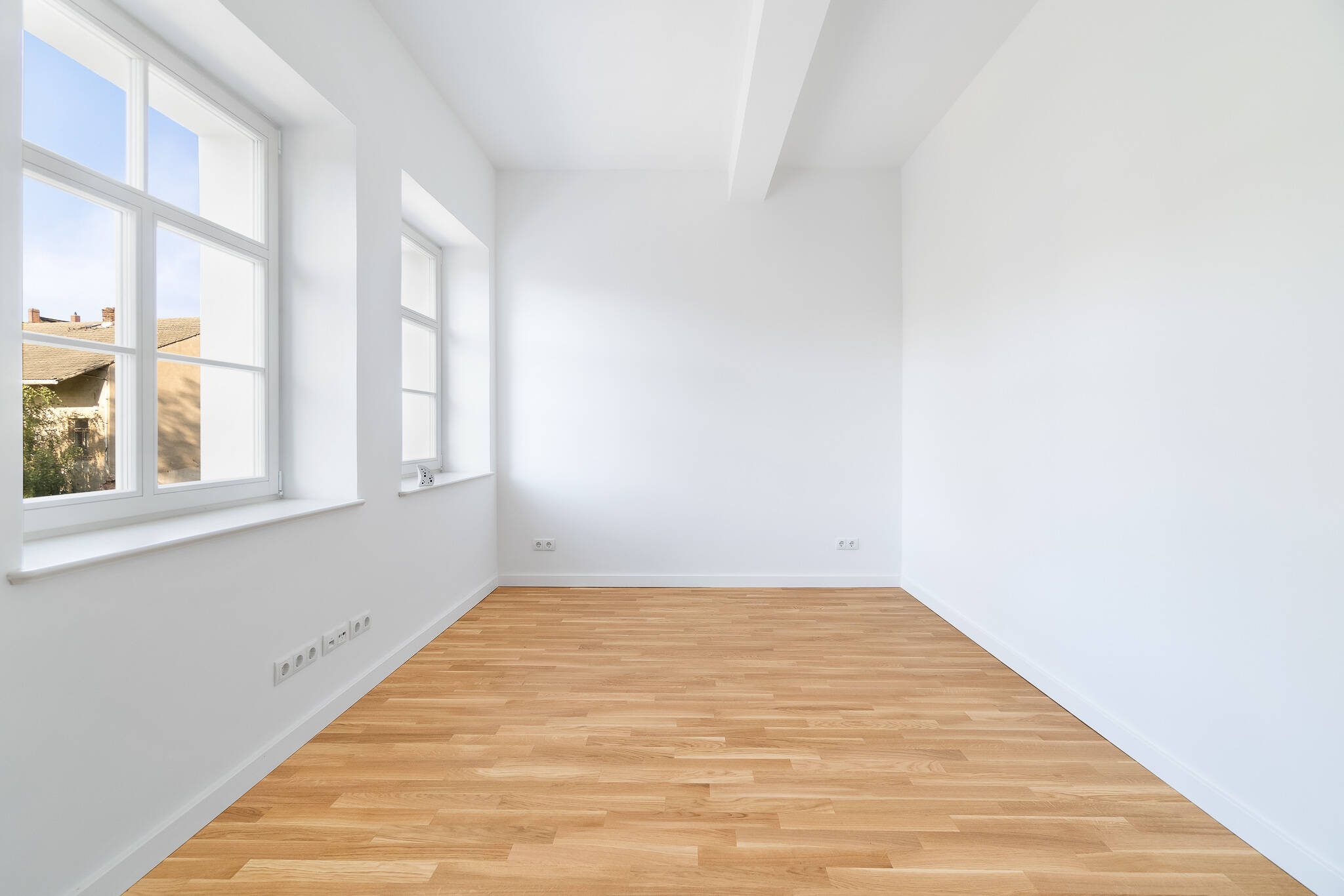Thumbnail-Erstbezug in hochwertiger Sanierung - 2-Raum-Wohnung mit Balkon, Wohnküche, Parkettfußboden, hochwertiges Duschbad, Abstellkammer im Flur