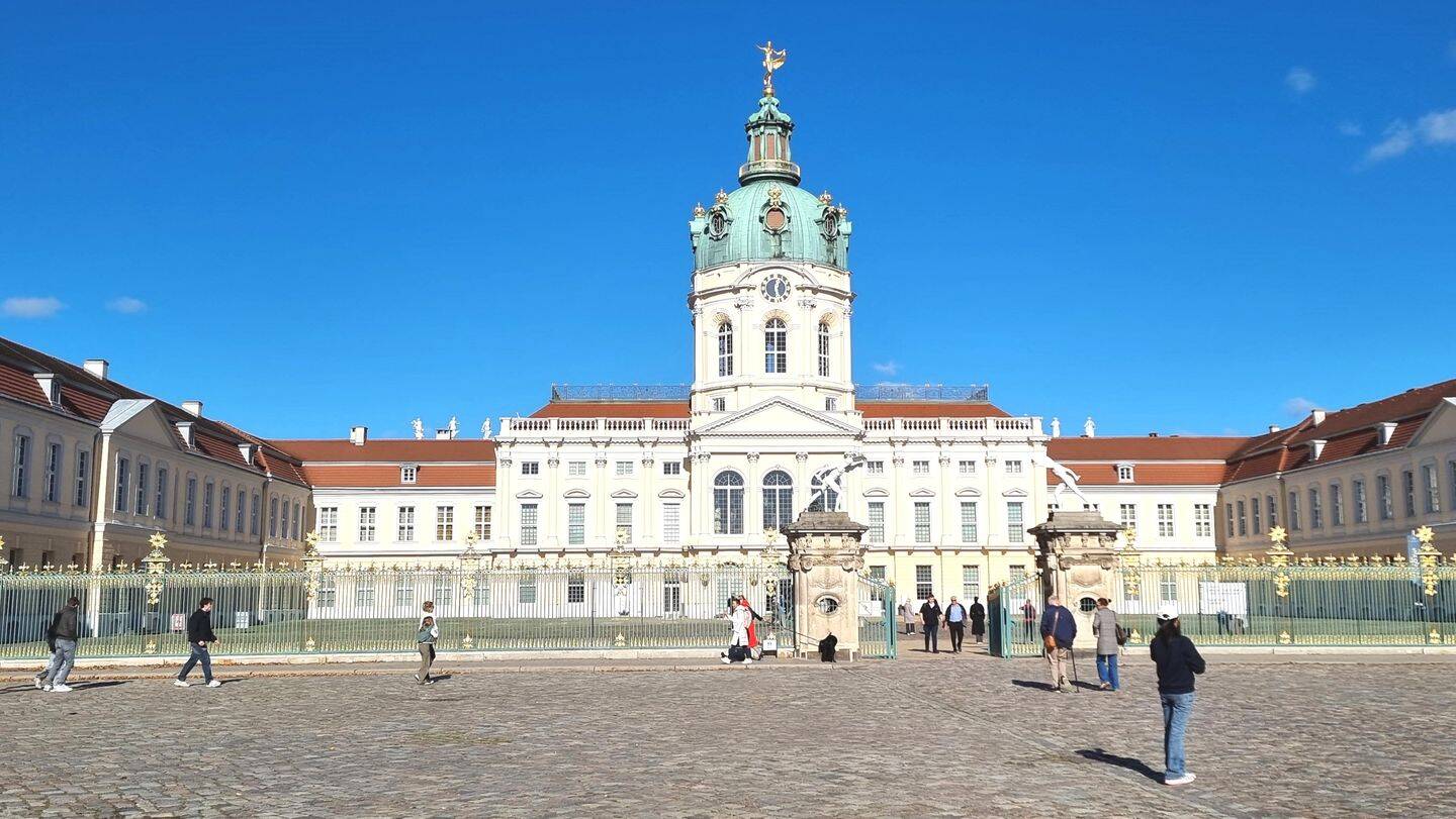 Thumbnail-***Charmante 3-Zimmer-ETW - renovierungsbedürftig - Fahrstuhl - TG-Stellplatz - Berlin-Charlottenburg***
