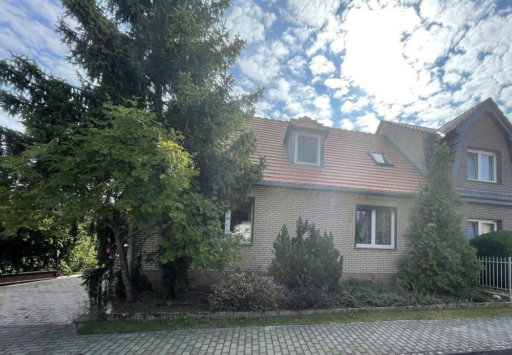 Thumbnail-Charmante Doppelhaushälfte mit großzügigem Grundstück, Pool und vielseitigen Nutzungsmöglichkeiten - in Kolkwitz OT Glinzig zu verkaufen!