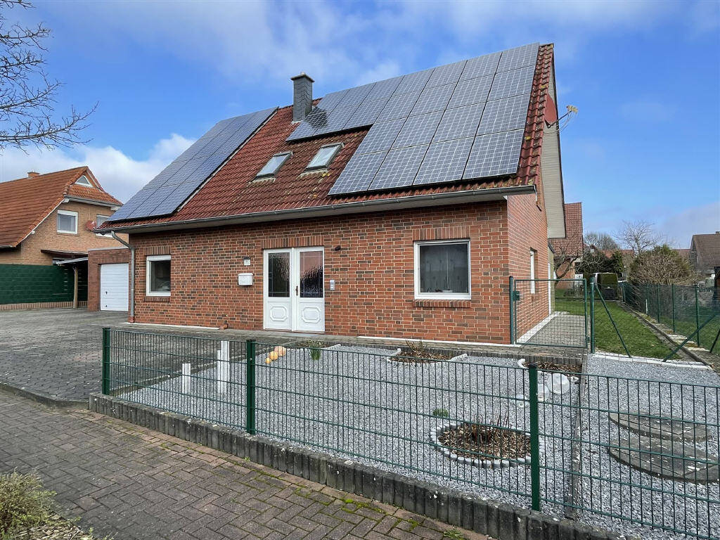 Thumbnail-Einfamilienhaus mit Doppelgarage u. Carport