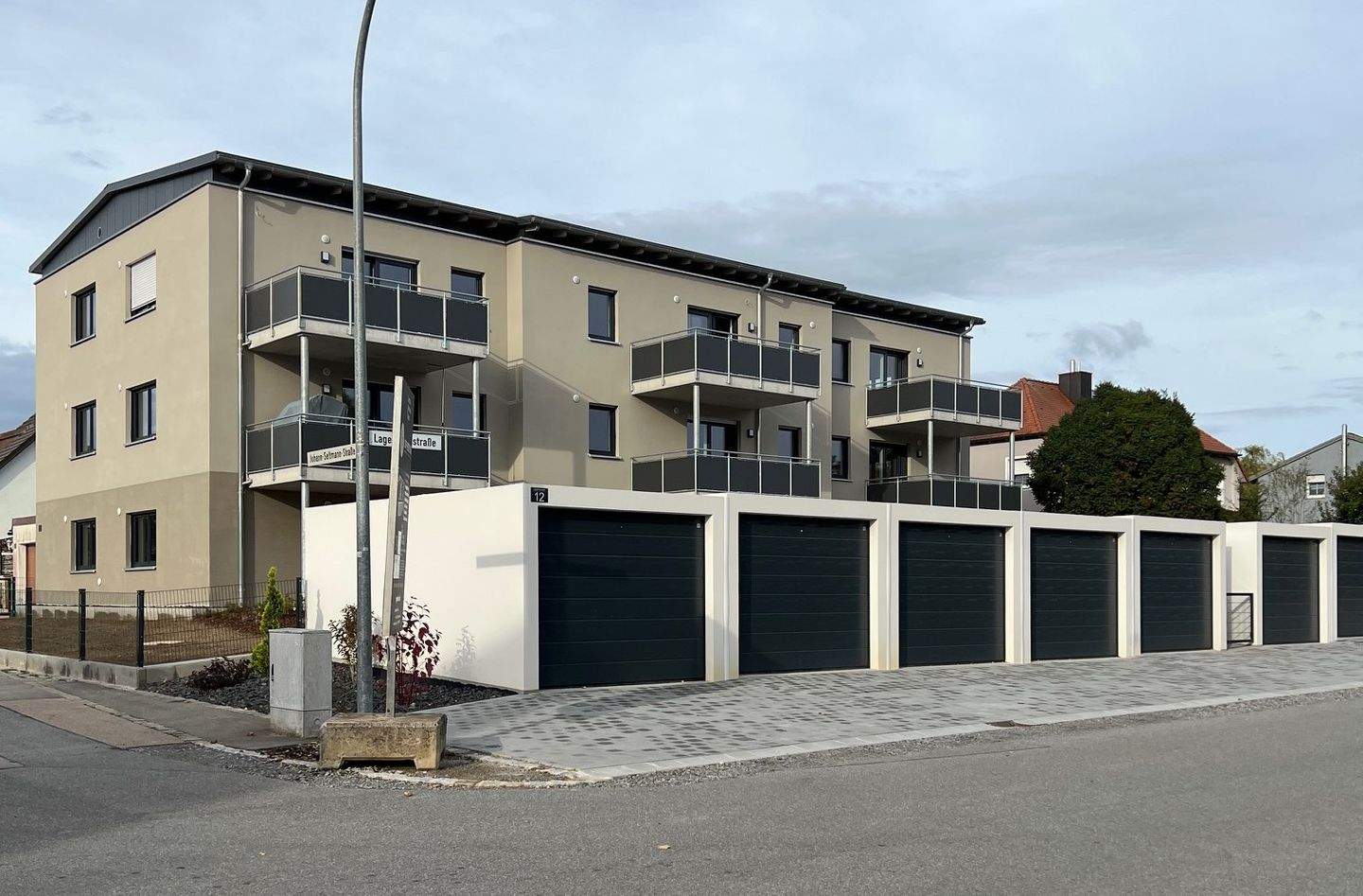 Thumbnail-Neubau 3-Zimmer-Wohnung mit Terrasse und Gartenanteil und Garage