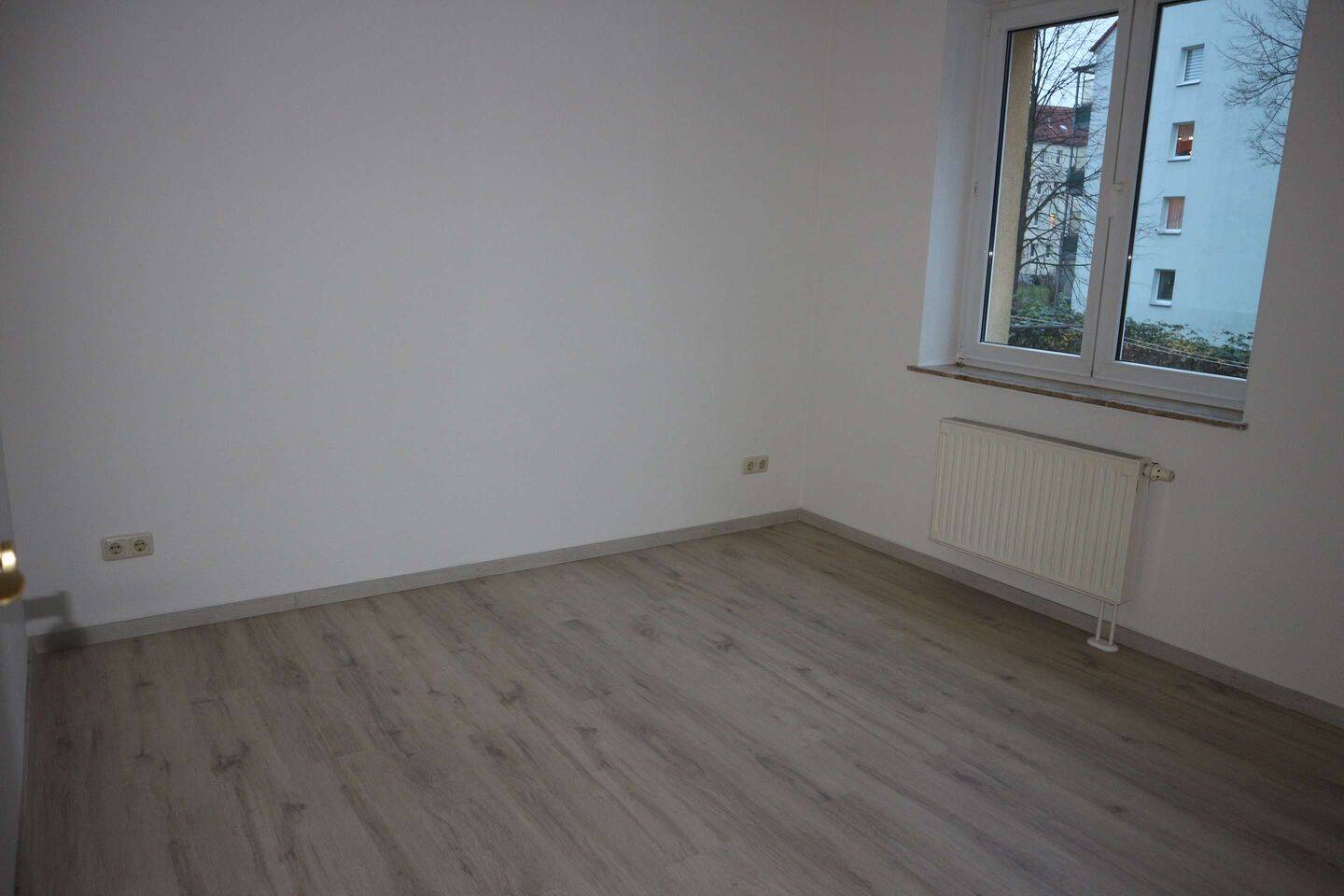 Thumbnail-Alle Räume zum Innenhof - Bad mit Wanne+Fenster - Frei ab 1.8.