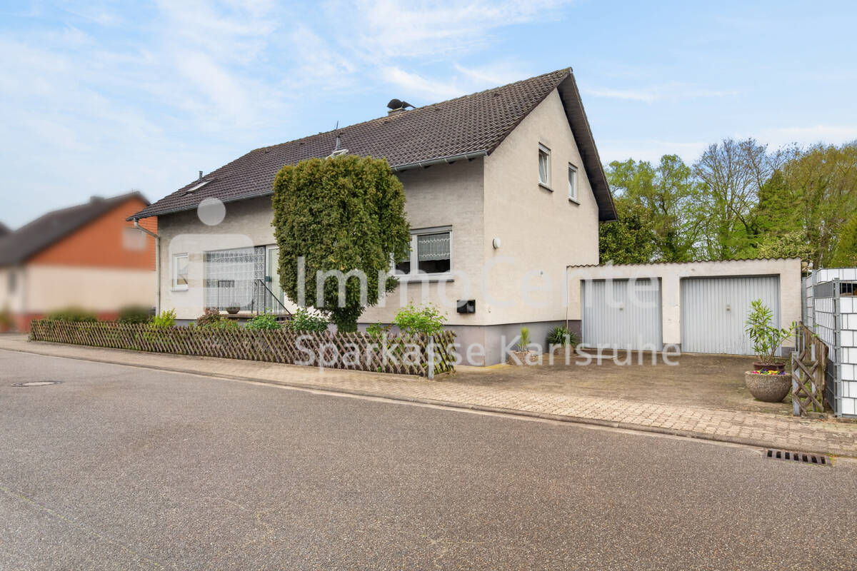 Thumbnail-Viel Platz in ruhiger Lage - Wohnhaus mit großem Garten und Doppelgarage!