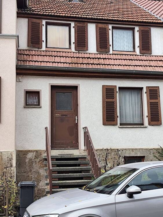 Thumbnail-Grundhaft sanierungsbedürftiges Reihenmittelhaus