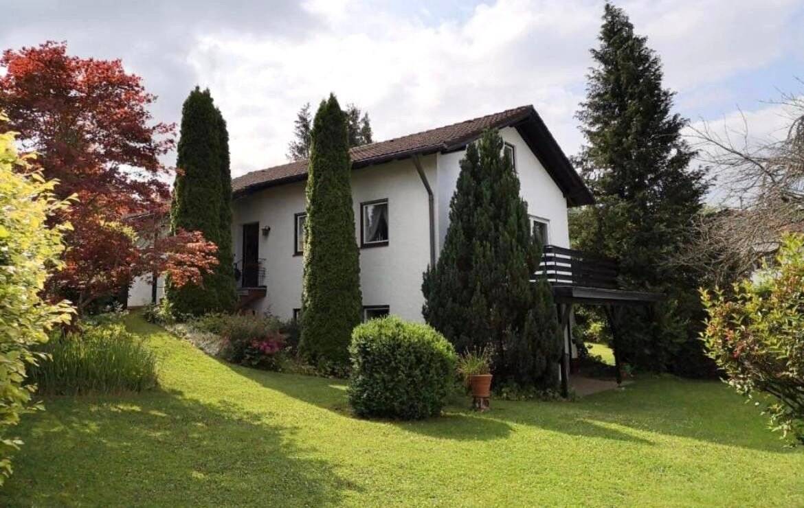 Thumbnail-1-2 Familienhaus in Durach mit Garten und Loggia zu verkaufen