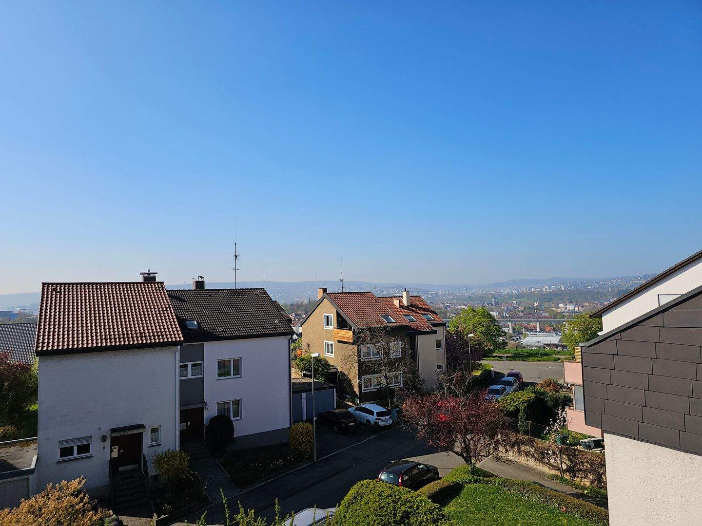 Thumbnail-schöne 3,5 Zimmer-Wohung im Dachgeschoss mit Dachterrasse, Aussicht und Garage