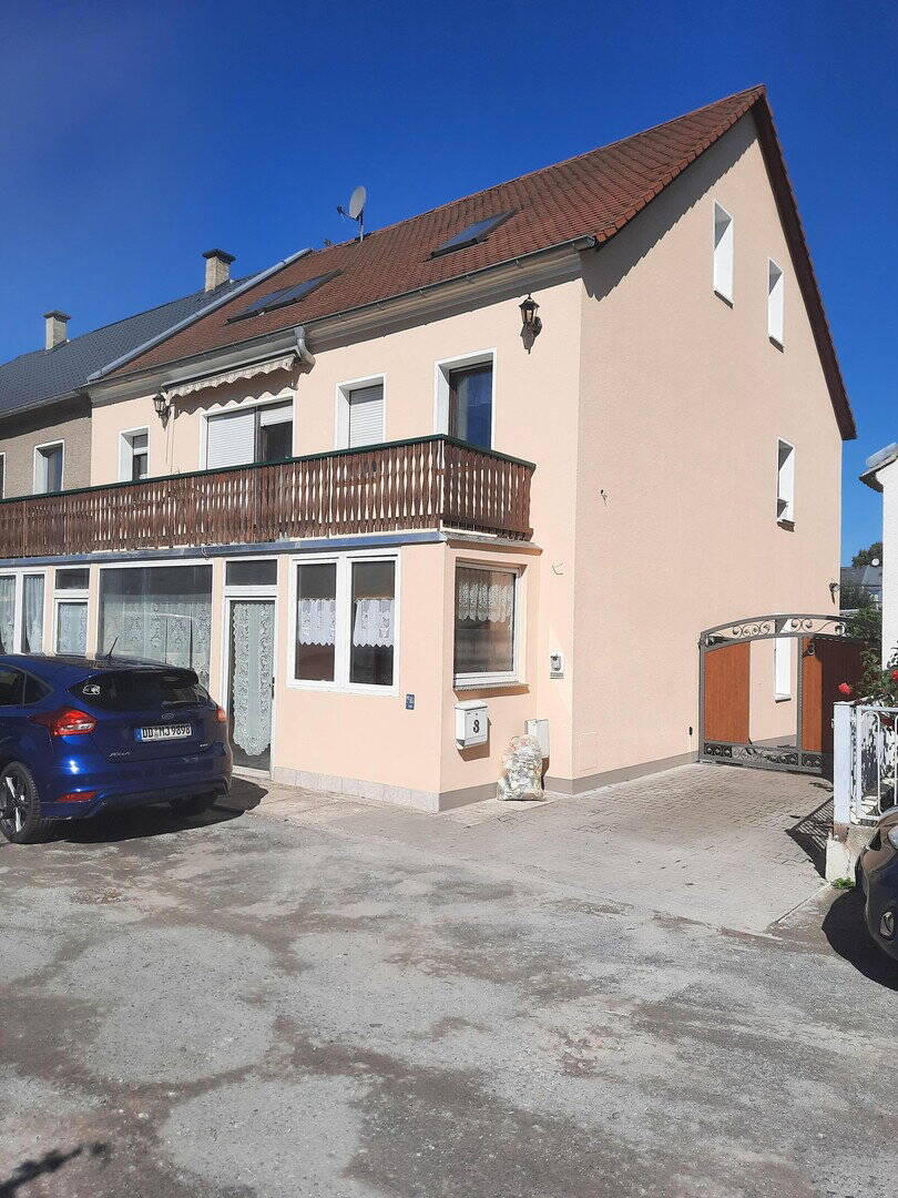 Thumbnail-Großzügiges Zweifamilienhaus mit Garten