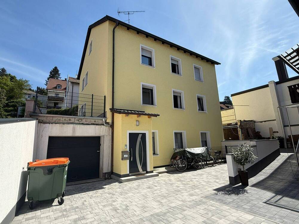 Thumbnail-Lukrative Investmentchance: Ganzheitlich vermietetes Mehrfamilienhaus in Schwandorf zu verkaufen