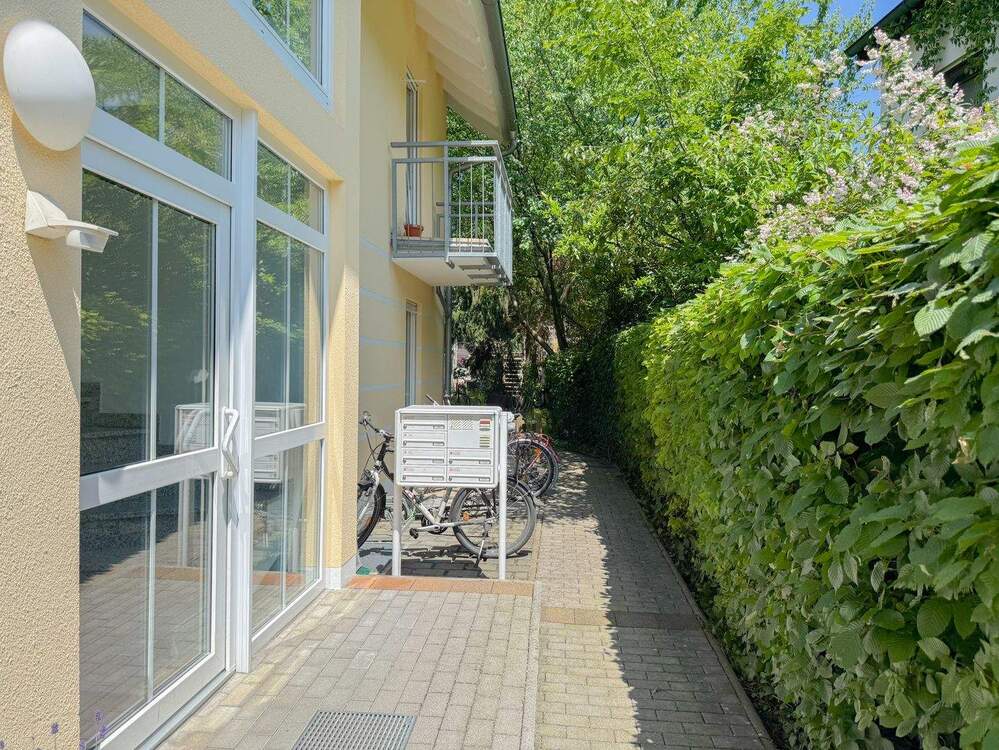 Thumbnail-großflächige 4-Zimmer-Gartenwohnung in ruhiger und idyllischer Lage in Aubing mit Stellplatz