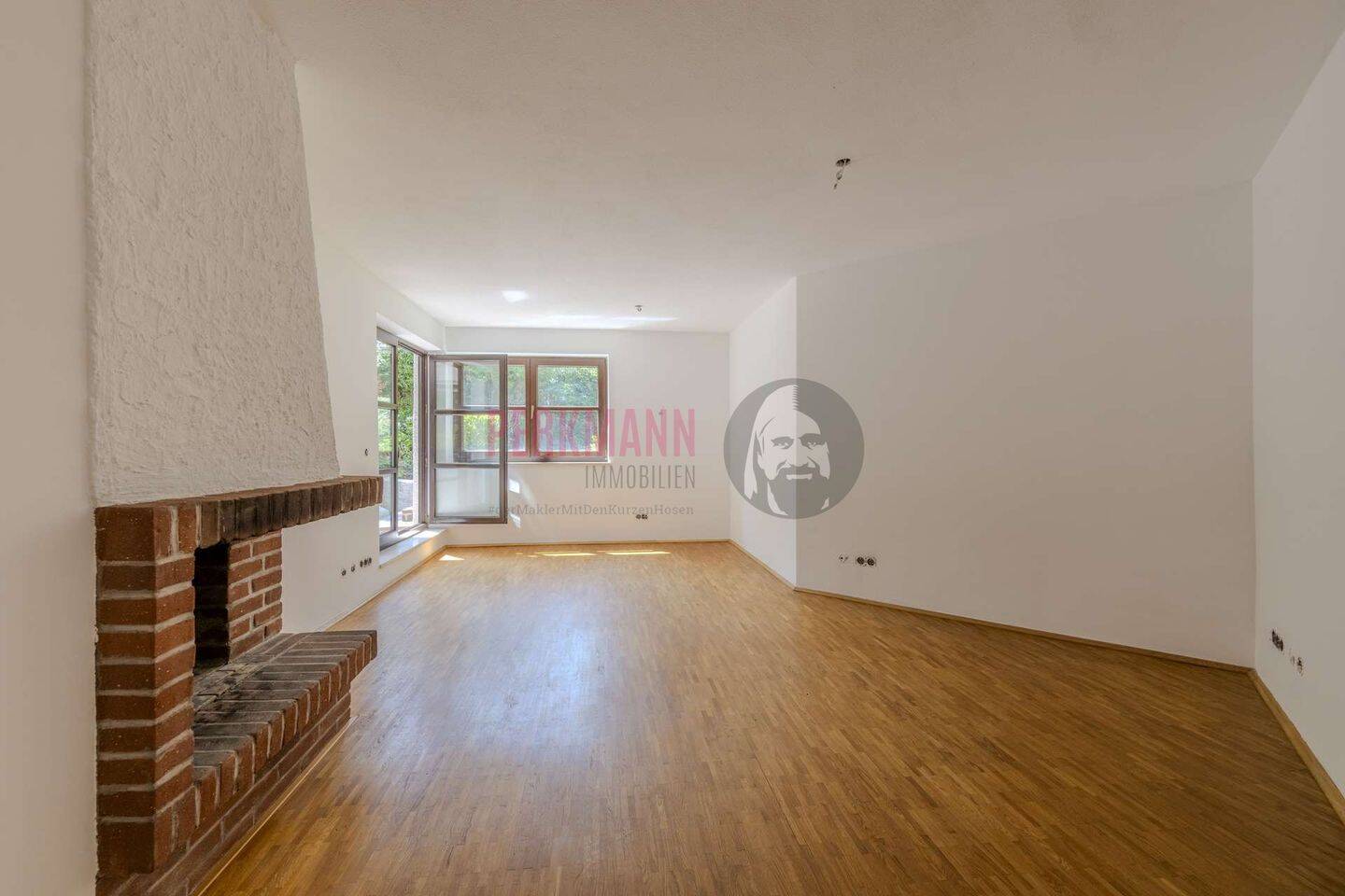 Wohnzimmer mit Kamin