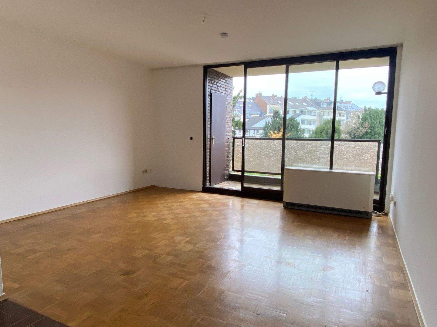 Thumbnail-Renovierte 2 Zimmer Wohnung mit Balkon in D-Eller Zentrum