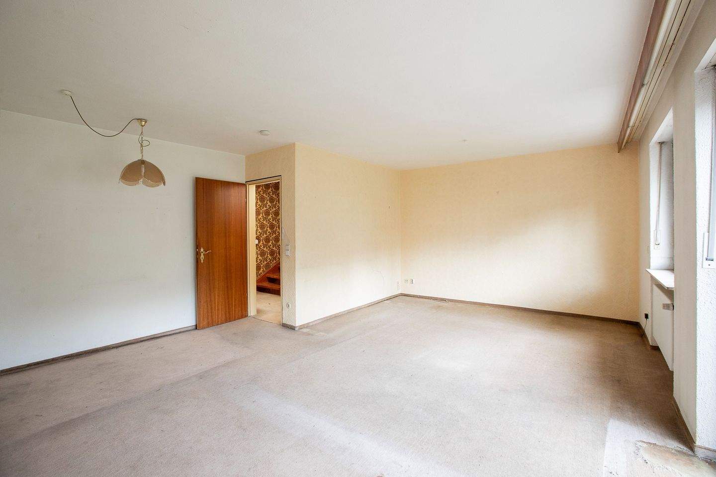 Thumbnail-Reihenhaus in Top-Lage: großzügige Ausbaureserve im Dachgeschoss, leerstehend und provisionsfrei!