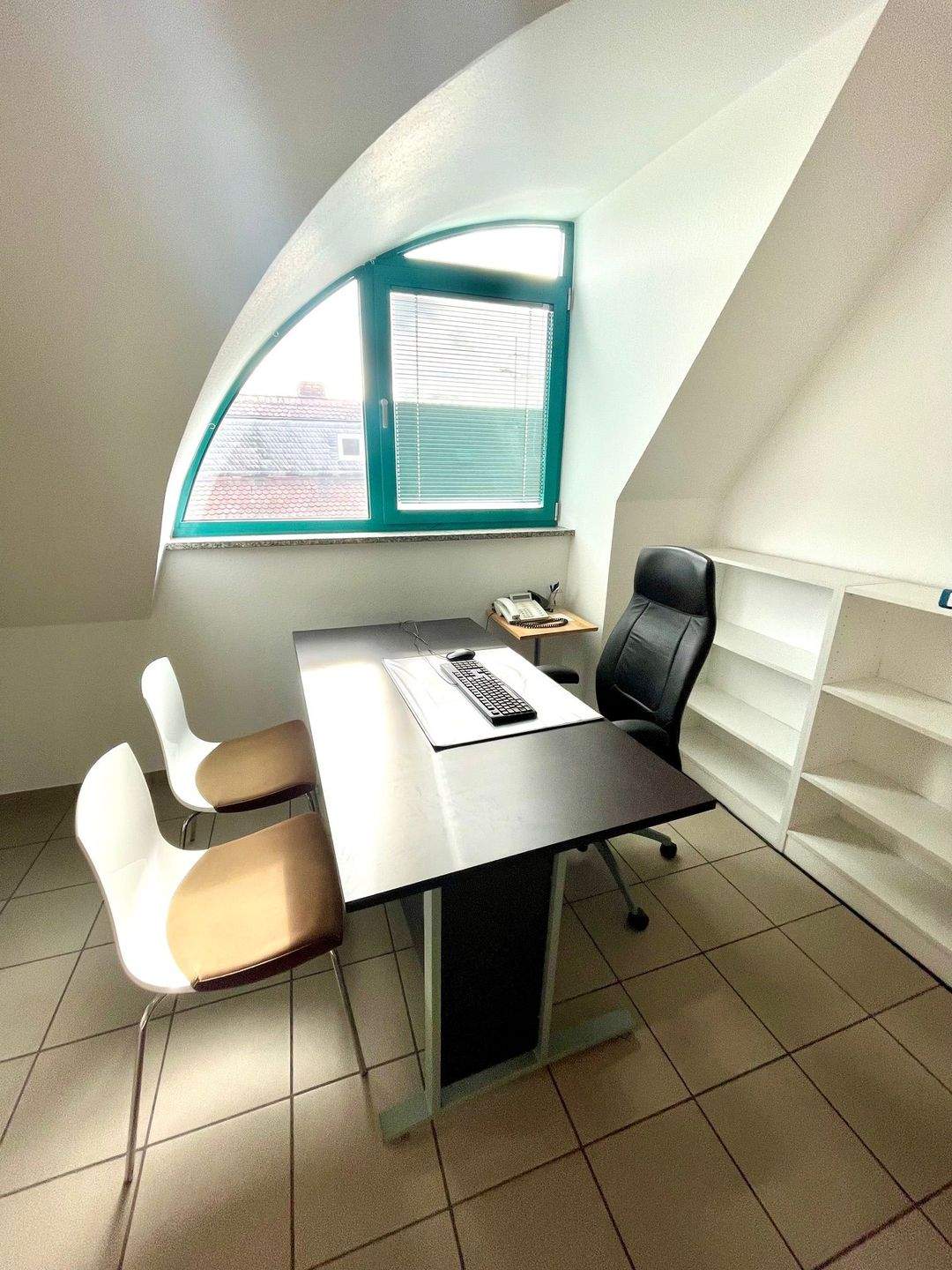Thumbnail-Top Räume für Büro Praxis in zentraler Lage, teilbar, barrierefrei - Lift