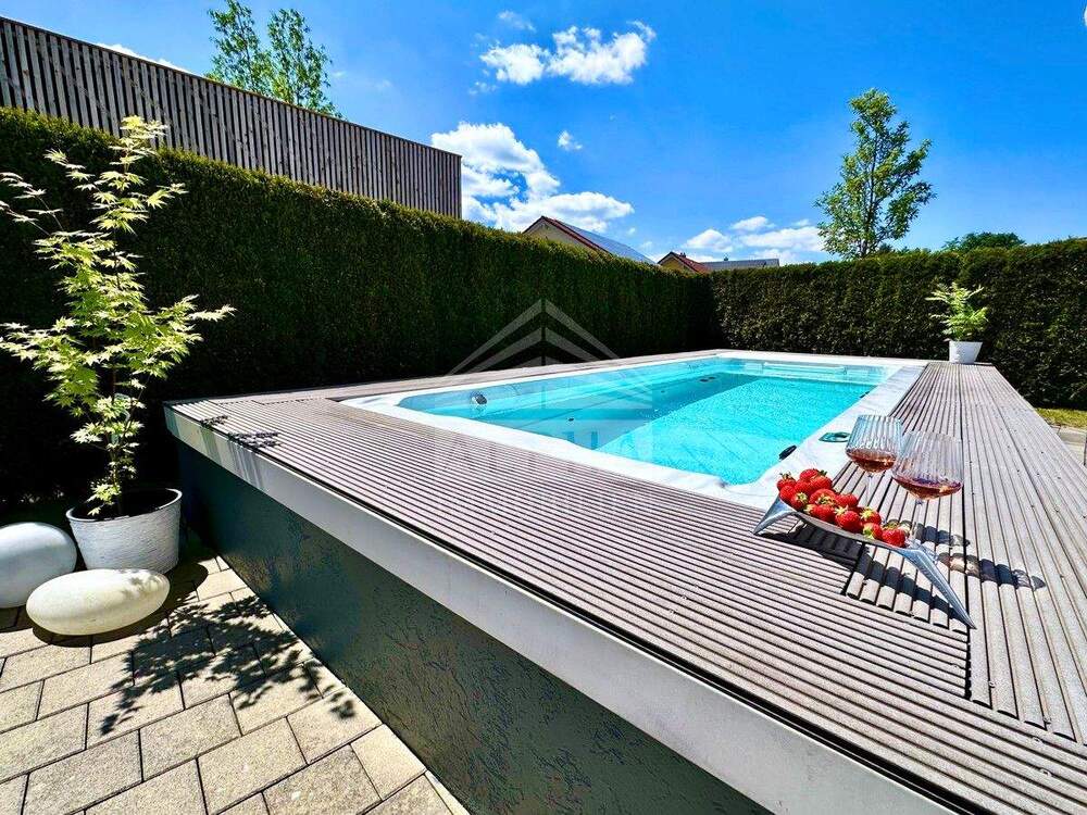 Thumbnail-*EXKLUSIVES WOHNEN* Gemütliches Einfamilienhaus mit Garten und Pool in Aalener Toplage zu verkaufen