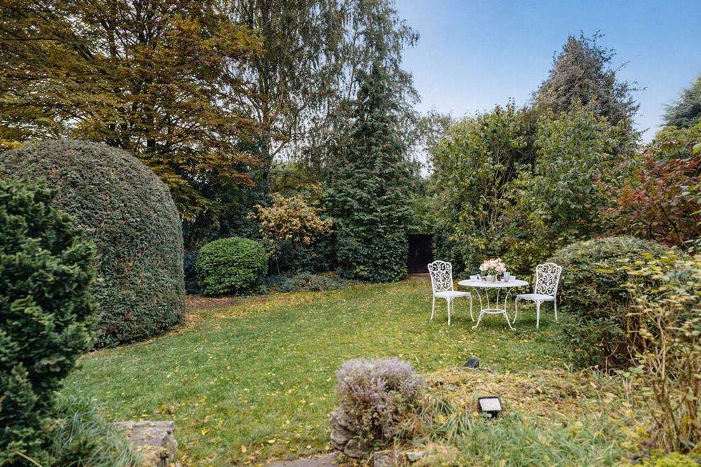 Thumbnail-Ein- bis Zweifamilienhaus auf herrlich angelegtem Erbpachtgrundstück in ruhiger Lage