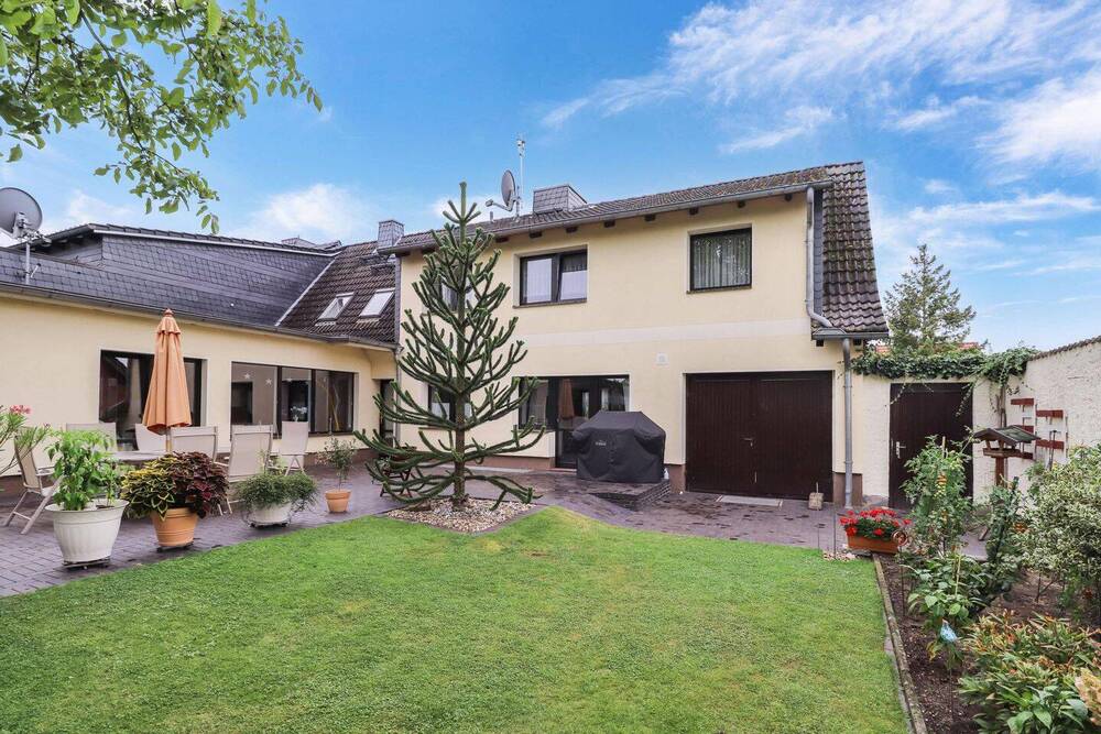 Thumbnail-Großzügiges und Vielseitiges Ein-Zweifamilienhaus mit traumhafter Gartenidylle