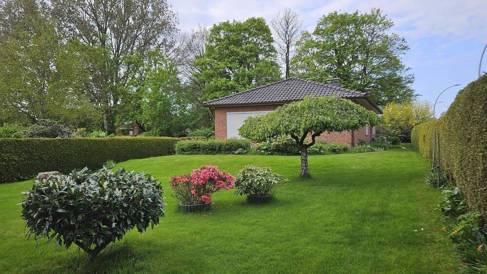 Thumbnail-CUX: Walmdachbungalow, gepflegt, schöner Süd-Garten, Garage, SüderwischDrangst, Nähe Helios-Klinik