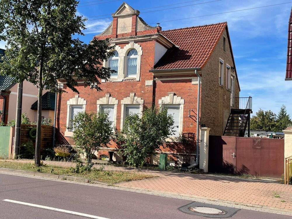 Thumbnail-Ein-Zweifamilienhaus in Güsen