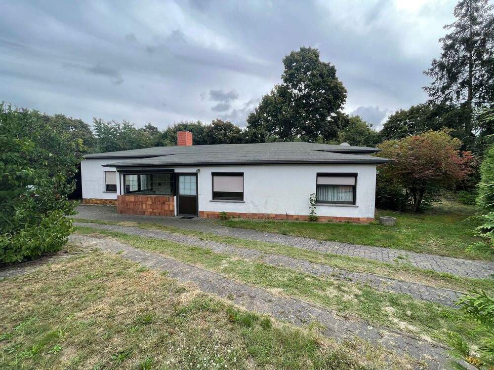 Thumbnail-EFH in Wolmirstedt , OT Farsleben mit großem Grundstück, Garage und Nebengelaß