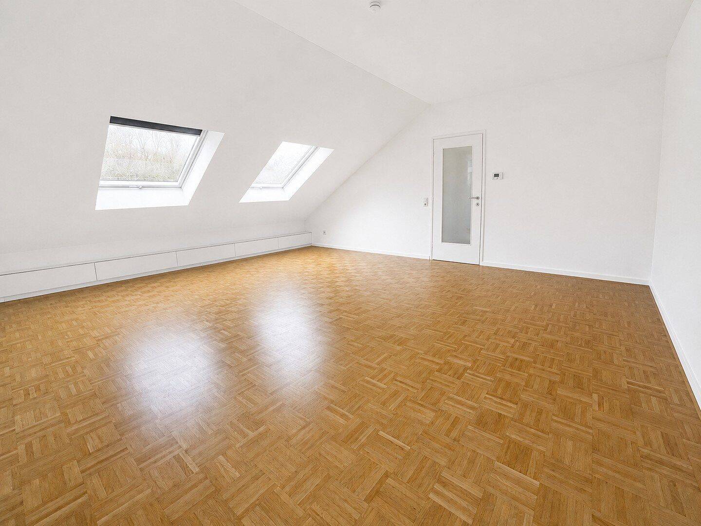 Thumbnail-helle, geräumige & frisch renovierte 2 Zimmer Dachgeschosswohnung