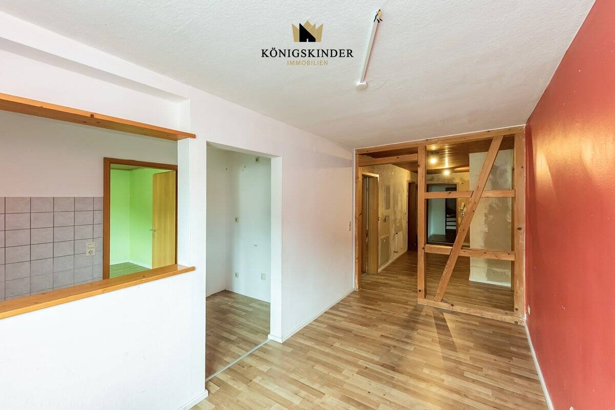 Thumbnail-Großzügige 3 Zimmerwohnung mit Potenzial