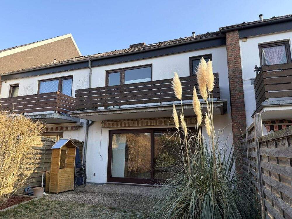 Thumbnail-Attraktives MRH zur Renovierung mit Vollkeller, Süd- West Terrasse und Garage in gefragter Ortslage