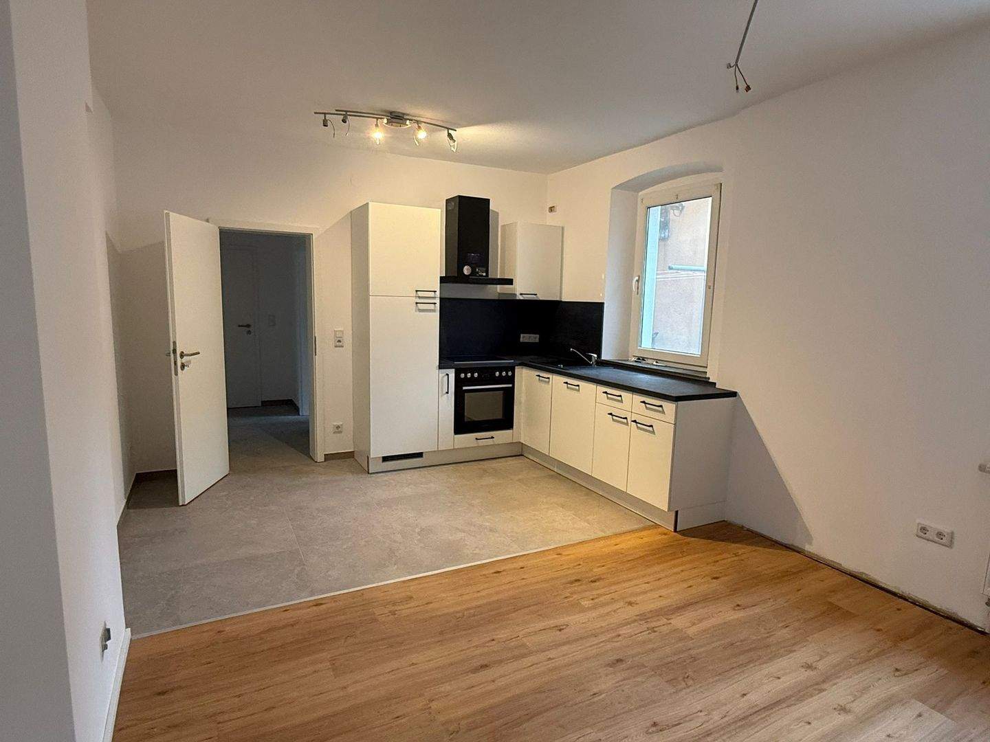 Thumbnail-Sanierte 3-Zi.-Whg. mit Einbauküche und Terrasse