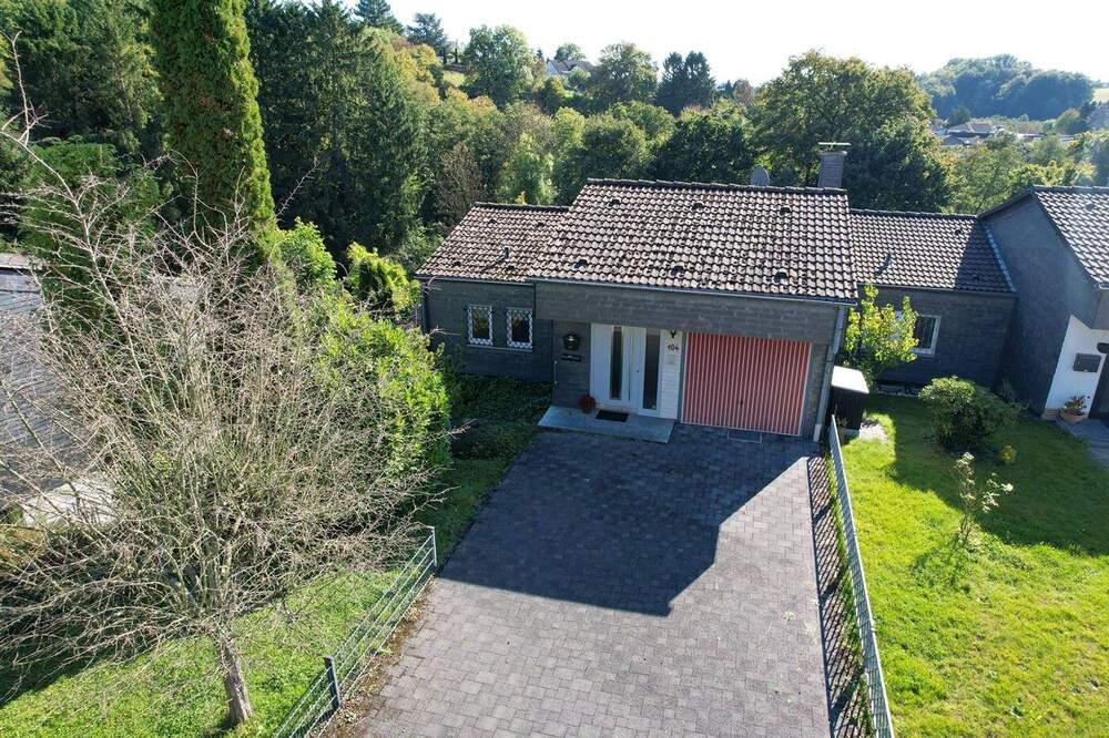 Thumbnail-Gepflegtes Einfamilienhaus mit Garage und traumhaftem Grundstück in Leverkusen- Lützenkirchen