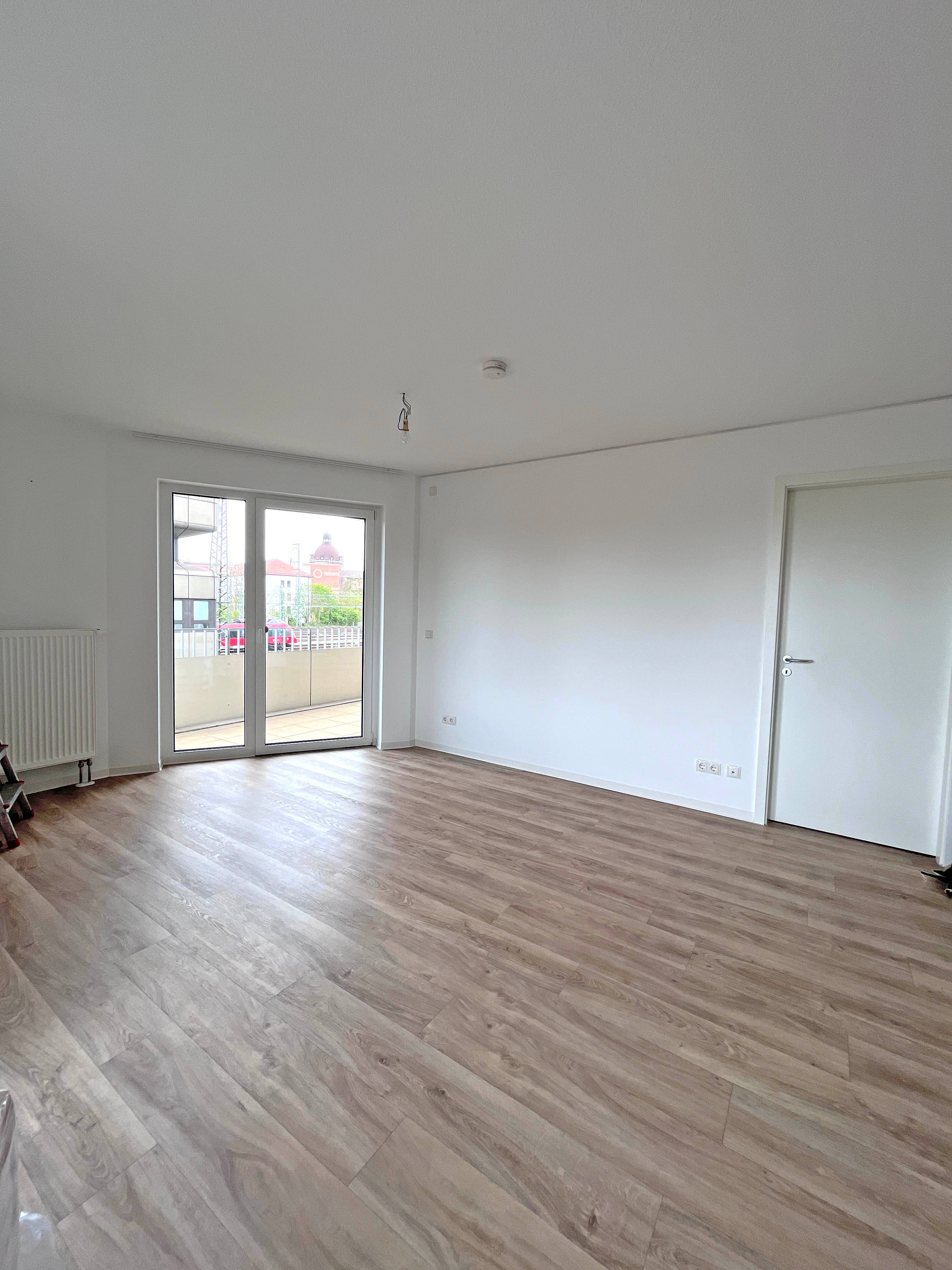 Thumbnail-Seniorenwohnung direkt am Opernhaus: 2,5-Zimmer-Wohnung mit Loggia, Einbauküche und 24h-Service