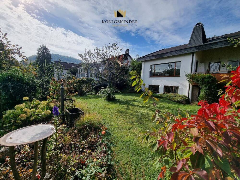 Thumbnail-Großzügiges, modernisiertes Ein- bis Zweifamilienhaus mit offenem Kamin und Doppelgarage