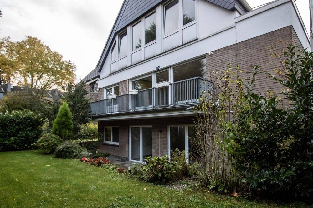 Thumbnail-Ein Haus, das Eindruck macht - Großzügig wohnen in bester Lage von Krefeld-Bockum