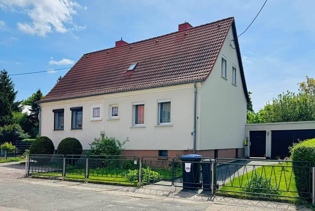 Thumbnail-Landsberg: Doppelhaushälfte mit Hof und Gartengrundstück, Garagen und Stellplätze