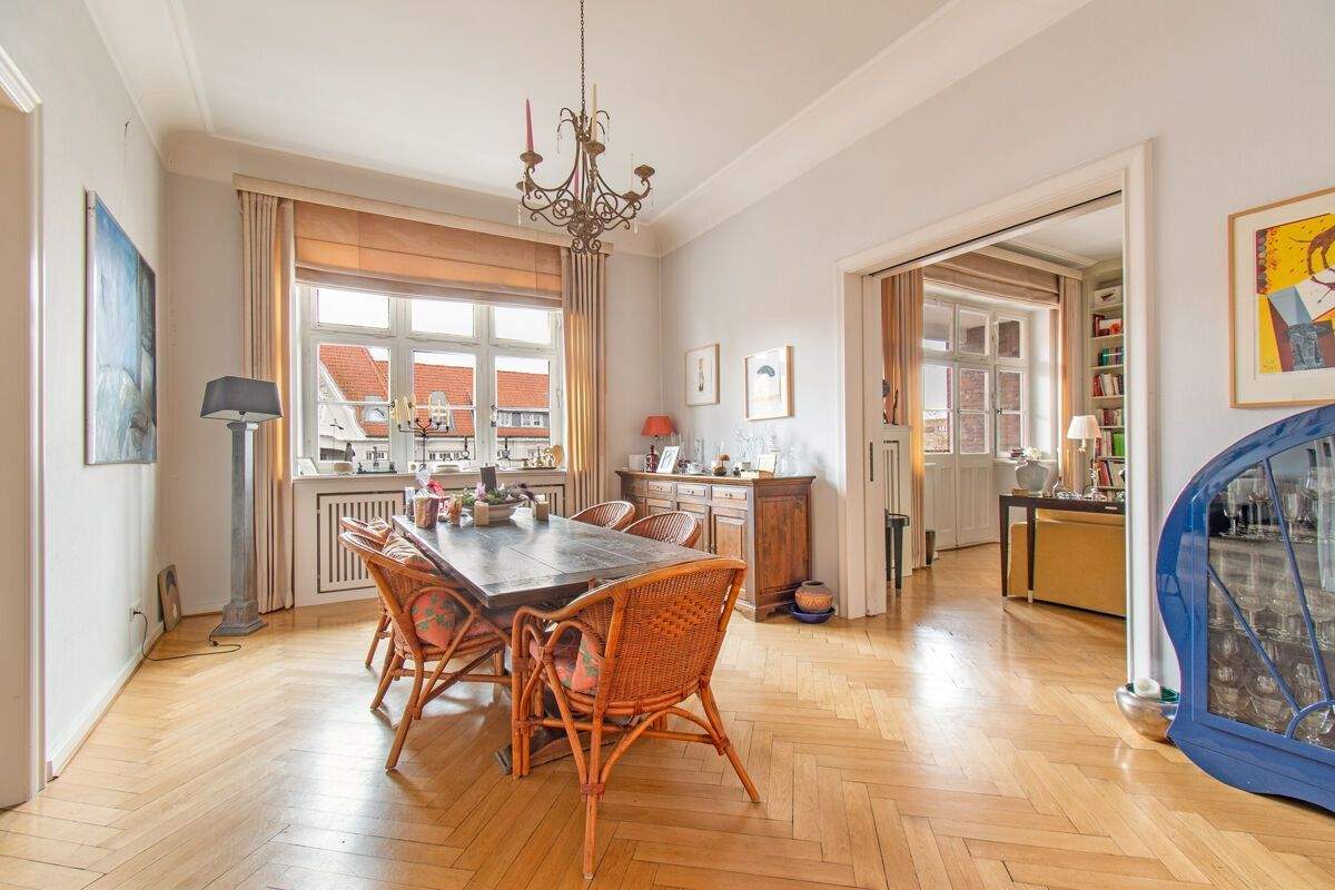 Thumbnail-Exklusive 7- Zimmer Eigentumswohnung in Rotherbaum - Großzügiges Wohnen mit Balkon und Kamin